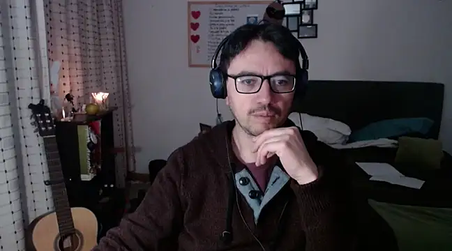 Snapshot of Diptongo chatting on March 16, 12:34 am Diptongo online show from March 16, 12:34 am