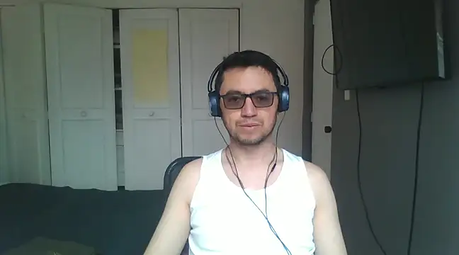 Snapshot of Diptongo chatting on December 23, 4:17 pm Diptongo online show from December 23, 4:17 pm