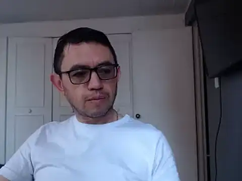 Snapshot of Diptongo chatting on January 3, 2:19 pm Diptongo online show from January 3, 2:19 pm