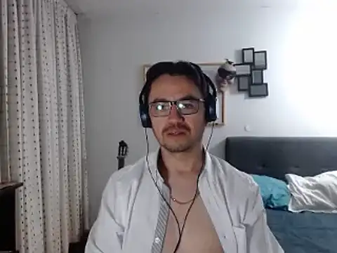 Snapshot of Diptongo chatting on March 23, 12:04 am Diptongo online show from March 23, 12:04 am