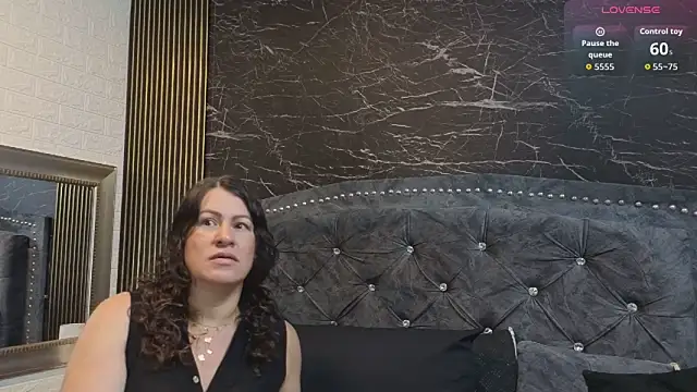 charlotte  G online show from April 19, 10:49 am