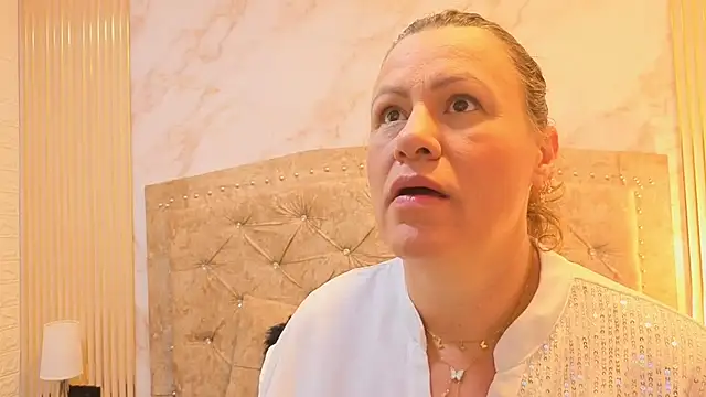 charlotte  G online show from November 10, 10:42 am