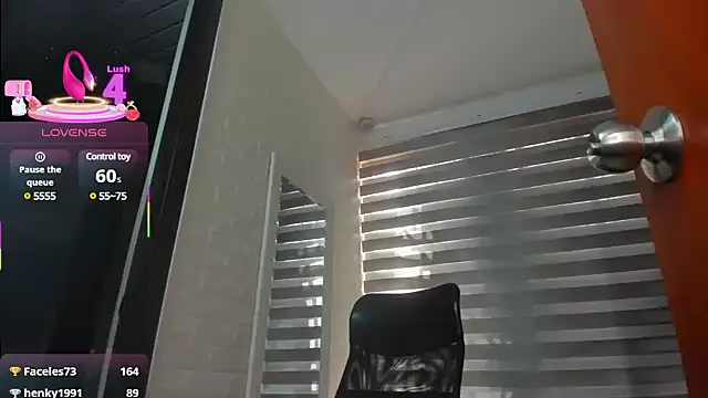Snapshot of charlotte__G chatting on March 8, 7:42 pm charlotte G online show from March 8, 7:42 pm