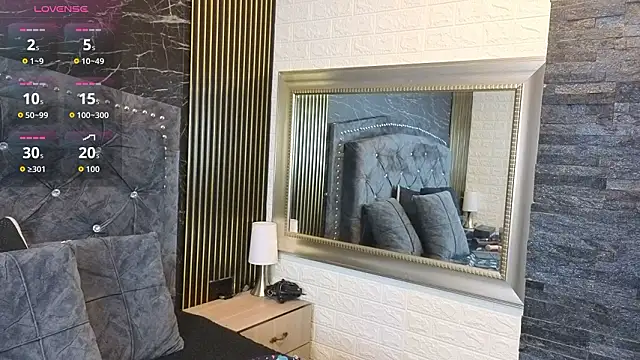 charlotte  G online show from February 1, 11:19 am