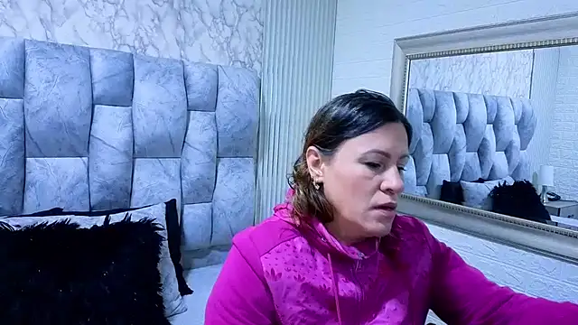 charlotte  G online show from November 4, 11:36 am