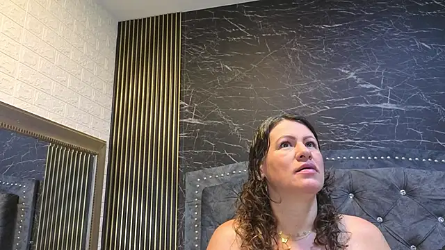 charlotte  G online show from May 18, 11:48 am
