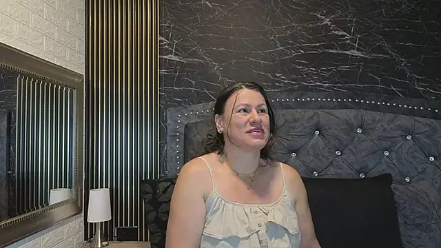 charlotte  G online show from April 28, 10:41 am
