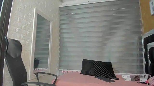 Snapshot of charlotte__G chatting on March 4, 7:01 pm charlotte G online show from March 4, 7:01 pm