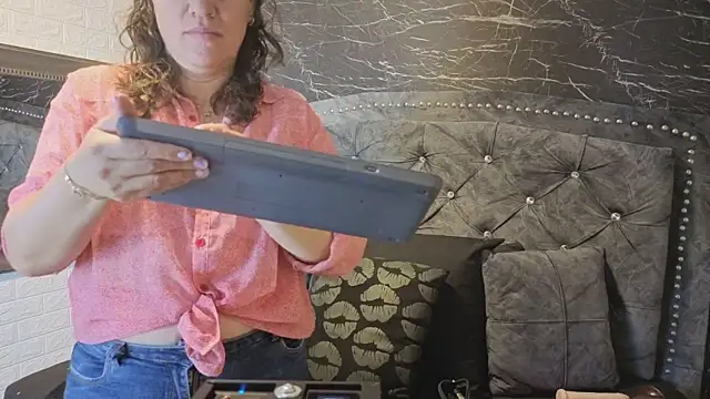 charlotte  G online show from March 26, 11:08 am