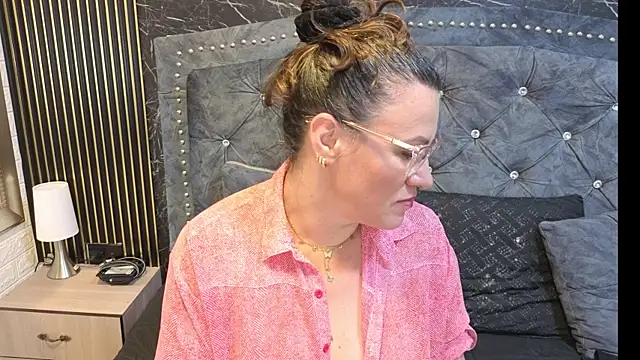 charlotte  G online show from May 11, 4:04 pm