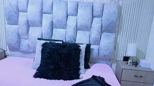 charlotte  G online show from November 6, 11:25 am