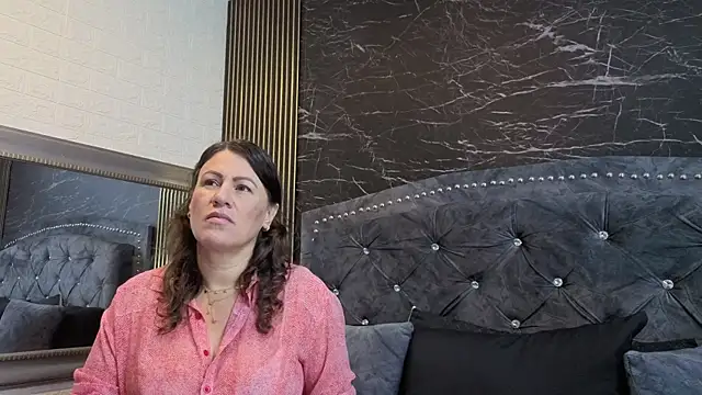 charlotte  G online show from March 13, 10:09 am