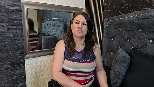 charlotte  G online show from June 4, 11:37 am