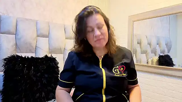 charlotte  G online show from December 2, 12:18 pm