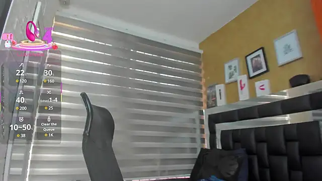 Snapshot of charlotte__G chatting on March 6, 12:52 pm charlotte G online show from March 6, 12:52 pm