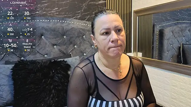 charlotte  G online show from November 22, 11:20 am