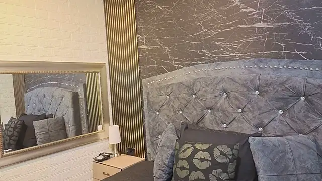 charlotte  G online show from March 25, 10:25 am