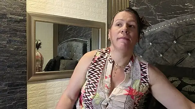 charlotte  G online show from May 29, 11:27 am