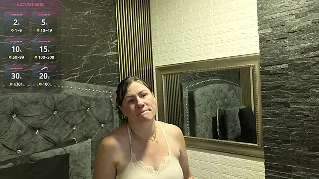 charlotte  G online show from February 9, 10:13 am