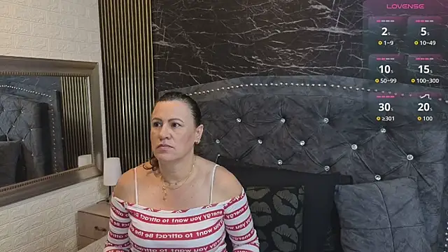 charlotte  G online show from April 7, 10:39 am