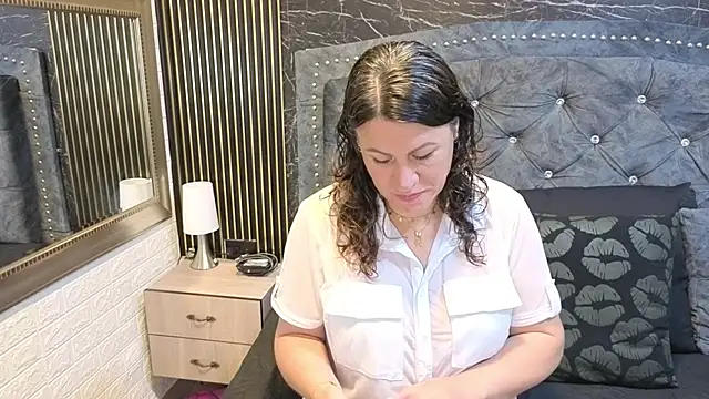 charlotte  G online show from May 10, 11:36 am