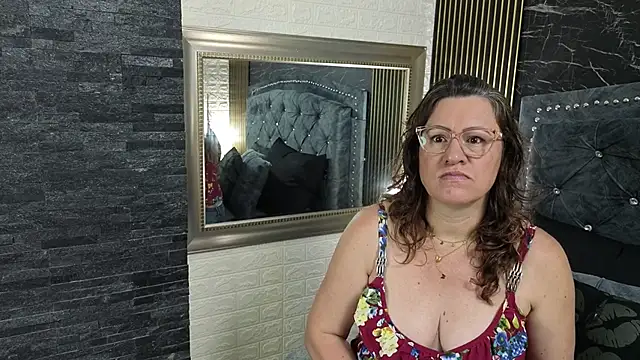 charlotte  G online show from May 22, 11:30 am