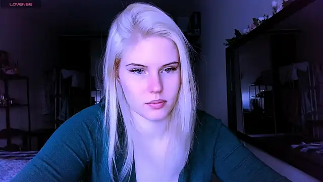 VoluptuousDreams online show from March 16, 2:55 pm