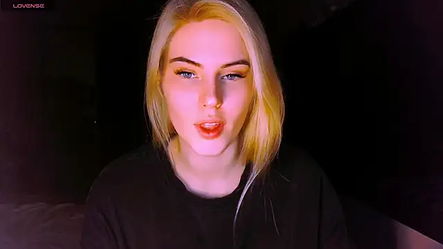 VoluptuousDreams online show from March 13, 4:23 pm