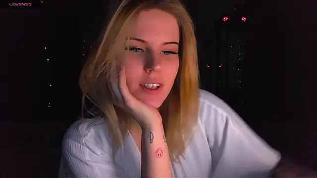 VoluptuousDreams online show from January 17, 6:23 pm