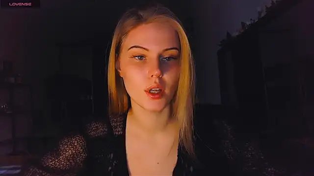 VoluptuousDreams online show from March 2, 2:15 pm