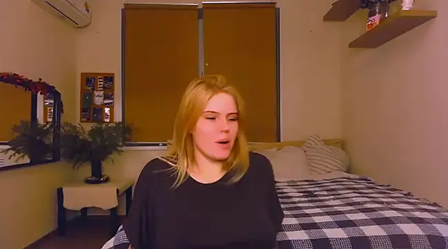 VoluptuousDreams online show from December 15, 5:53 pm