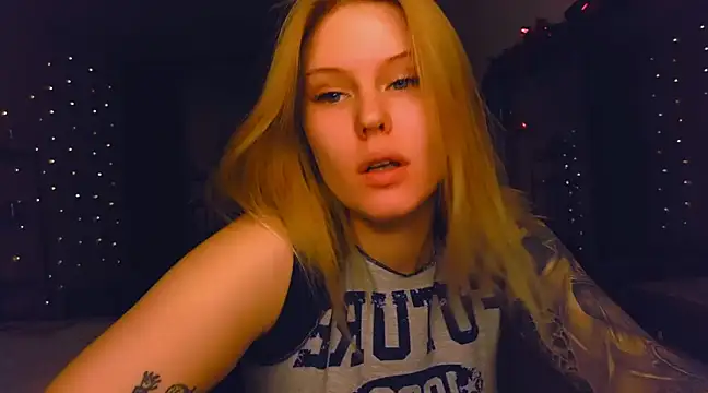 VoluptuousDreams online show from December 8, 3:13 pm