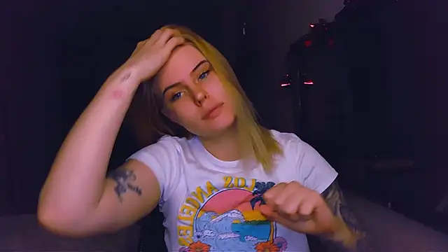 VoluptuousDreams online show from December 12, 2:00 pm