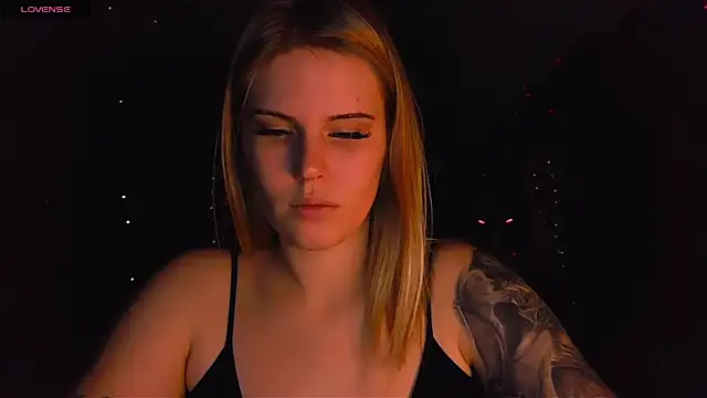 VoluptuousDreams online show from January 17, 3:11 pm