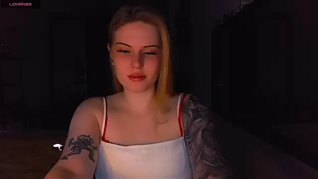 VoluptuousDreams online show from February 14, 2:02 pm