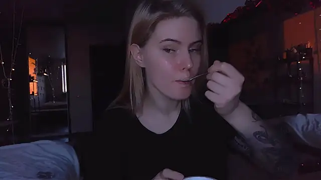 VoluptuousDreams online show from January 4, 12:49 pm