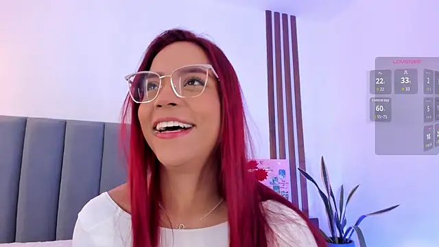 Scarlett Morgan  online show from November 18, 7:50 pm