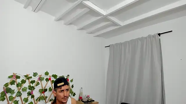 Snapshot of Zamu_1992 chatting on February 27, 3:18 am Zamu 1992 online show from February 27, 3:18 am