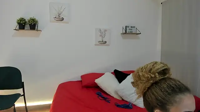 Snapshot of Zamu_1992 chatting on February 20, 3:01 am Zamu 1992 online show from February 20, 3:01 am