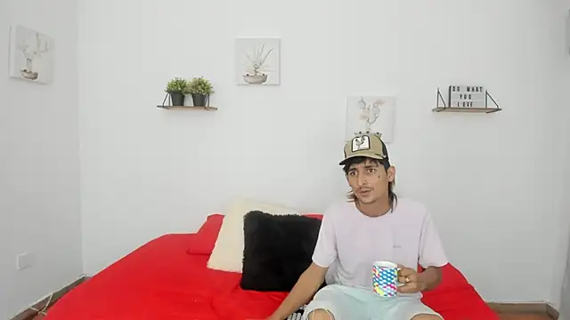 Snapshot of Zamu_1992 chatting on February 15, 2:26 am Zamu 1992 online show from February 15, 2:26 am