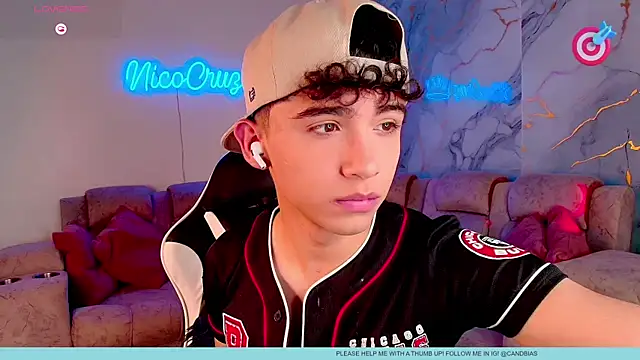 Niico Cruz online show from February 21, 10:12 pm