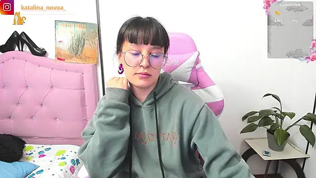 Katalina novoa online show from May 28, 1:46 am