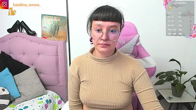 Katalina novoa online show from May 29, 1:55 am