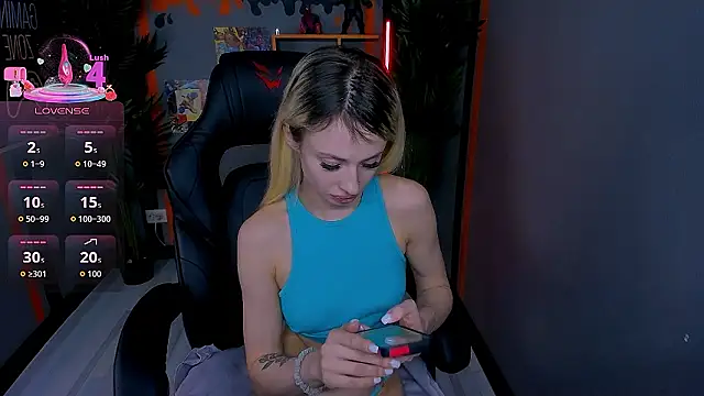 PollyMillees online show from February 17, 8:28 pm