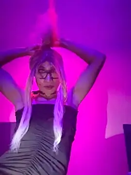 kandyloves online show from April 4, 8:43 am