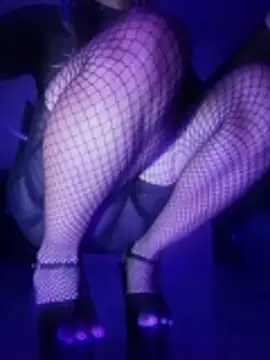 kandyloves online show from November 12, 7:45 am