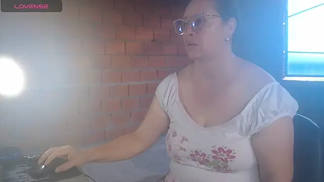 hairyglad69 online show from May 3, 12:09 pm