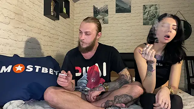 Snapshot of leesmoke chatting on December 16, 1:43 pm leesmoke online show from December 16, 1:43 pm