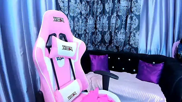 KamilaFoxy online show from March 6, 5:24 am