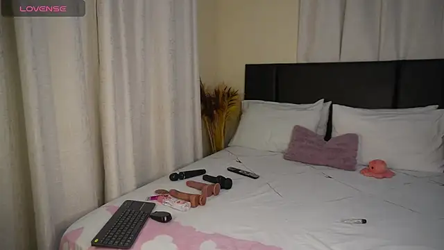 Snapshot of _Watuluv_ chatting on March 10, 4:03 pm  Watuluv  online show from March 10, 4:03 pm